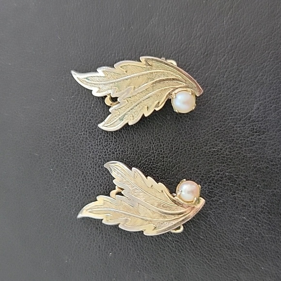 Jewelry - Vintage Clip Earrings